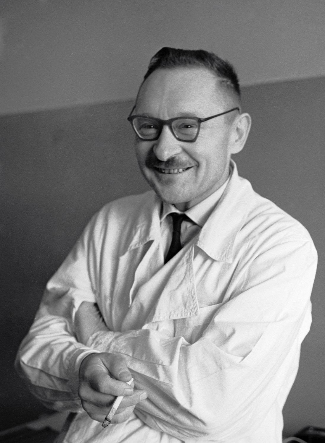 Retrato de Viktor Zhdanov.